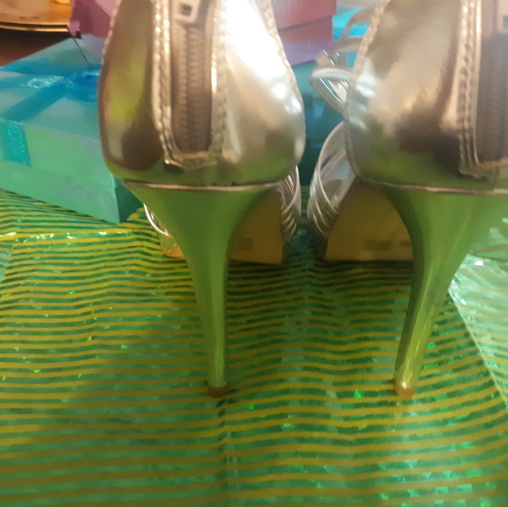 Heels - Picture 3 of 4